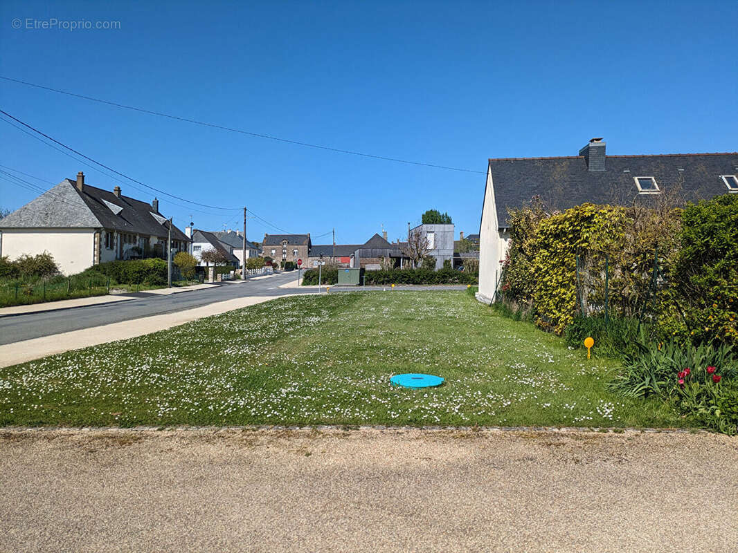 Terrain à LE VIVIER-SUR-MER