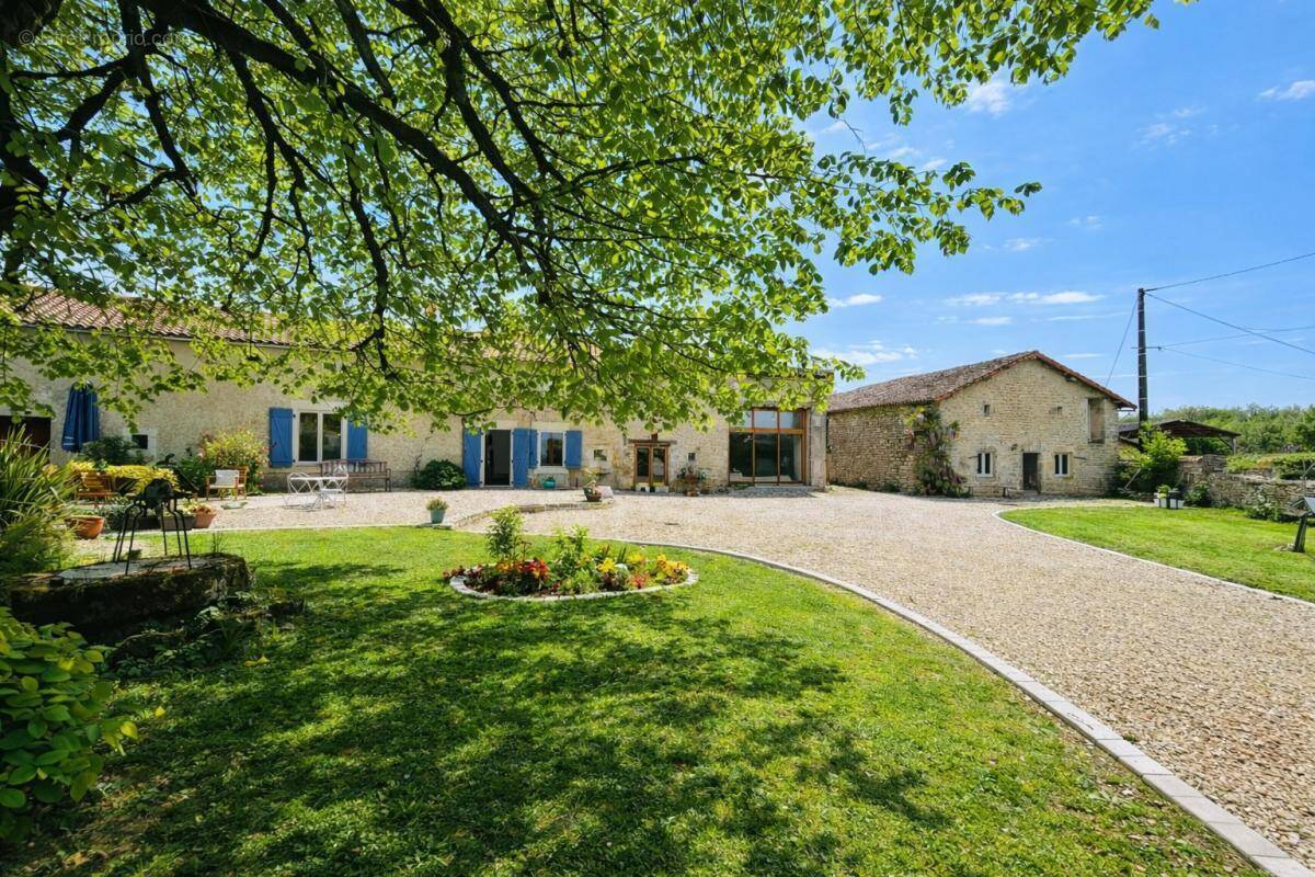 Maison à LIMALONGES