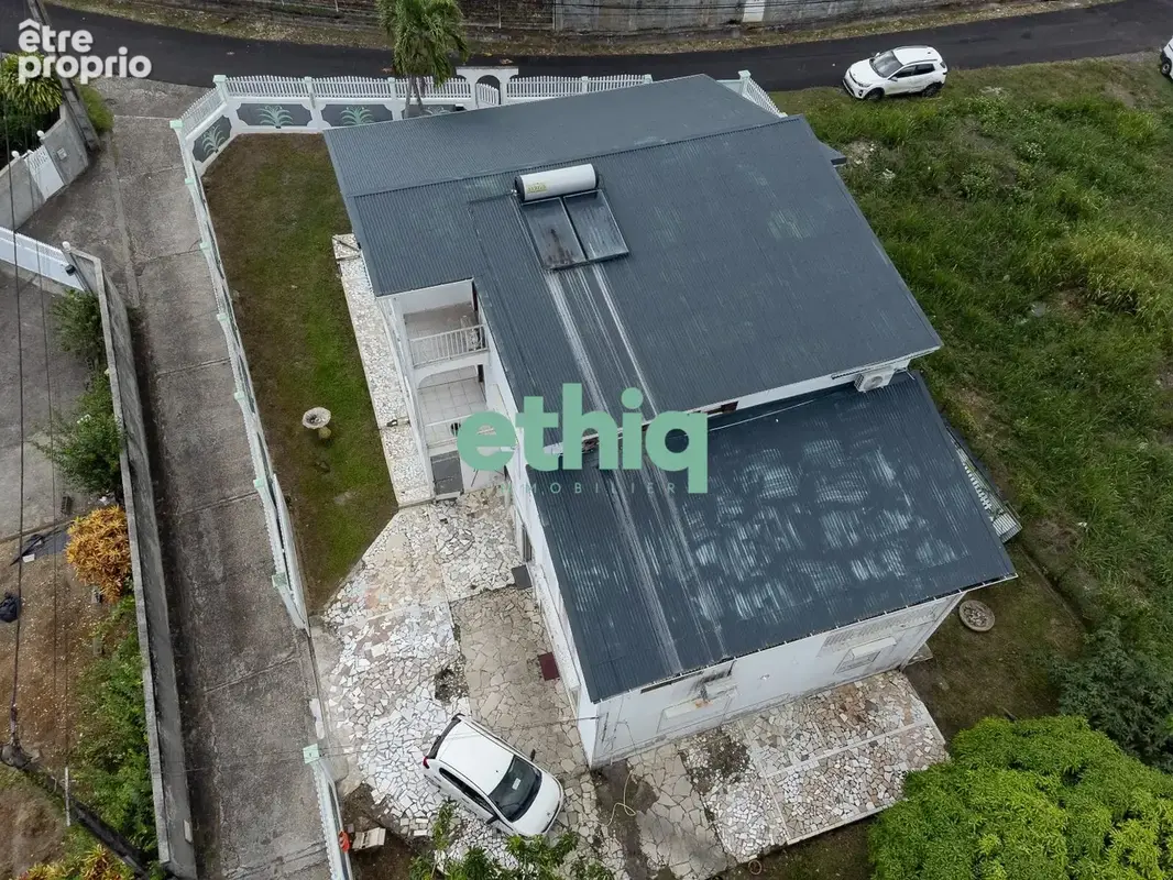 Maison 8 pièces 247 m² à vendre à Sainte-Rose (97115) - photo 3