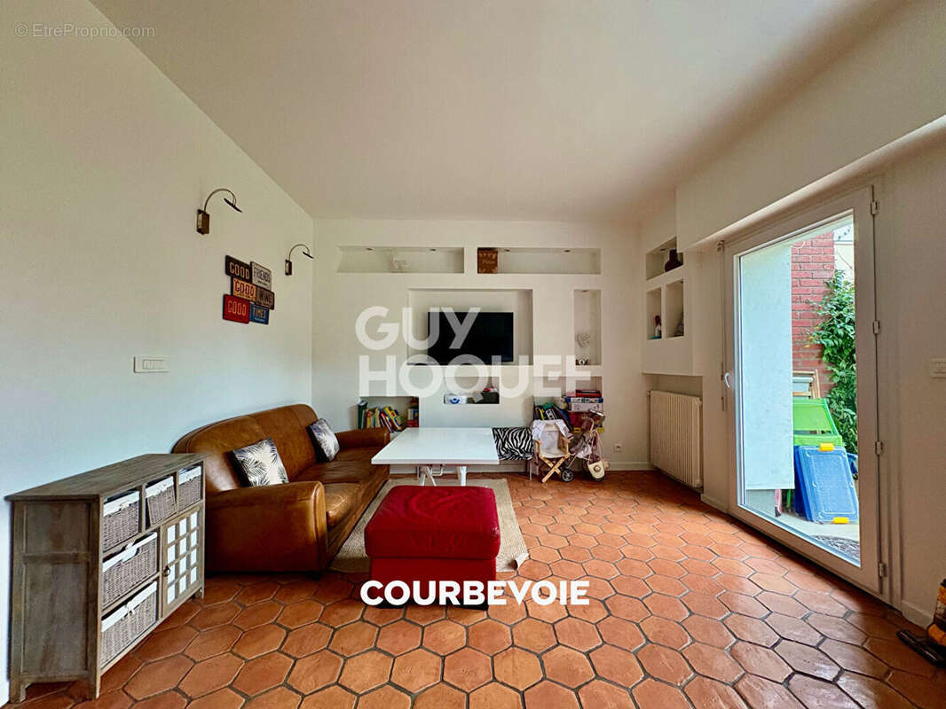 Appartement à COURBEVOIE