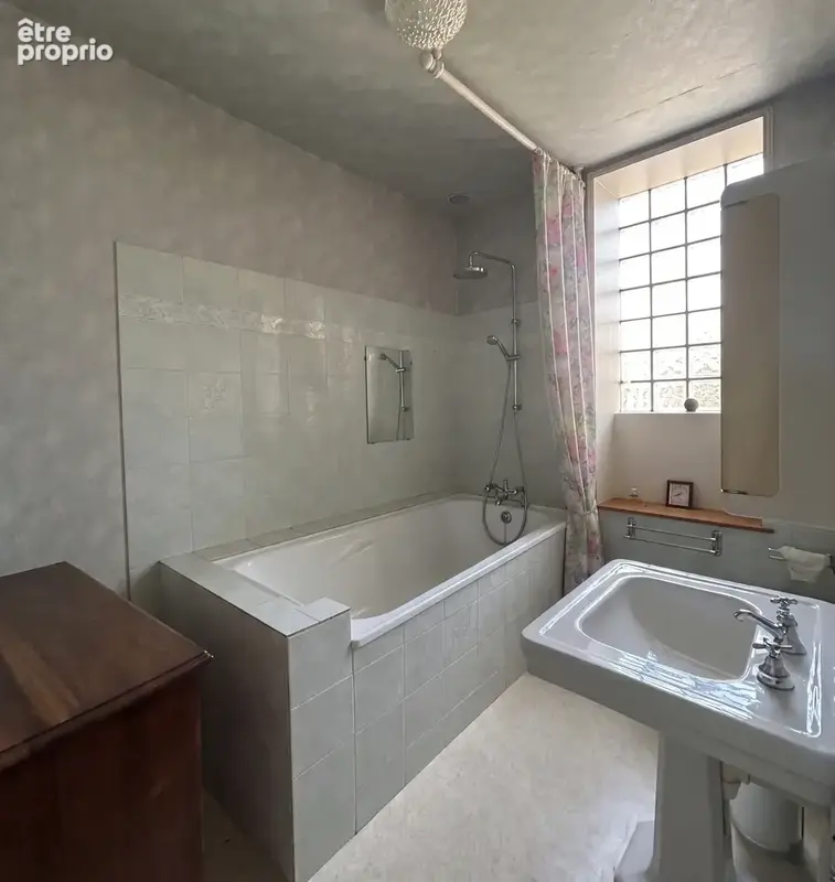 Maison centre village - photo 7