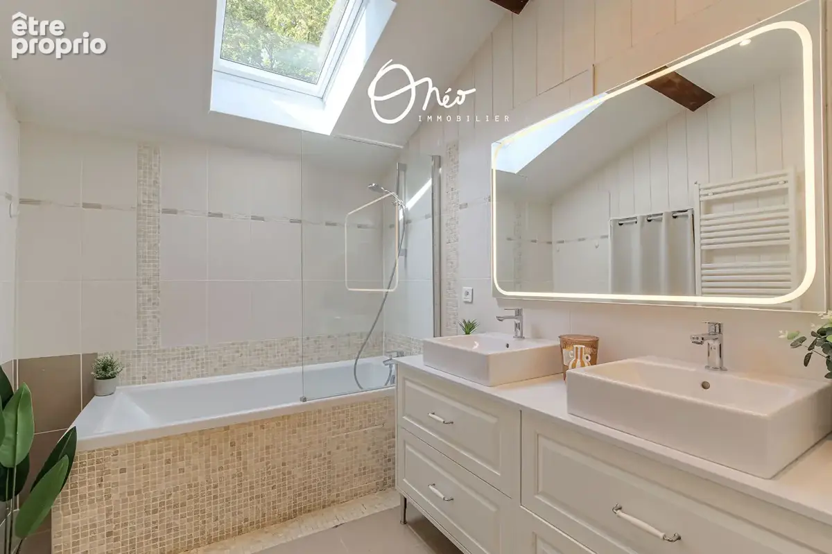Mions - Coeur village / Château - Maison de charme 4 pièces avec piscine et garage - photo 20