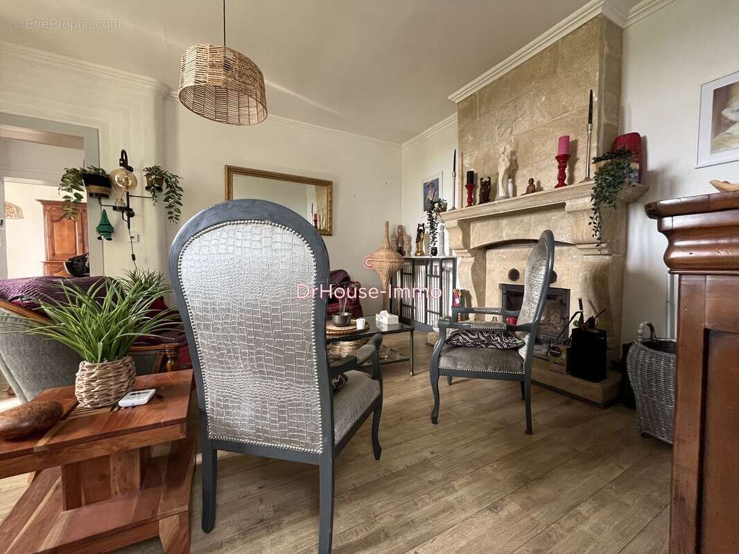 Maison 240 m² à Saint-Yrieix-La-Perche  - photo 6
