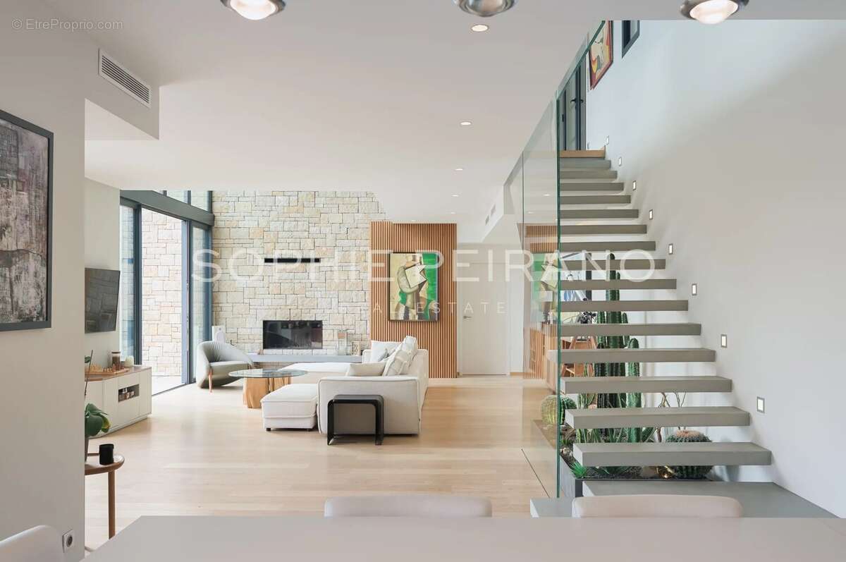 Maison à VALBONNE