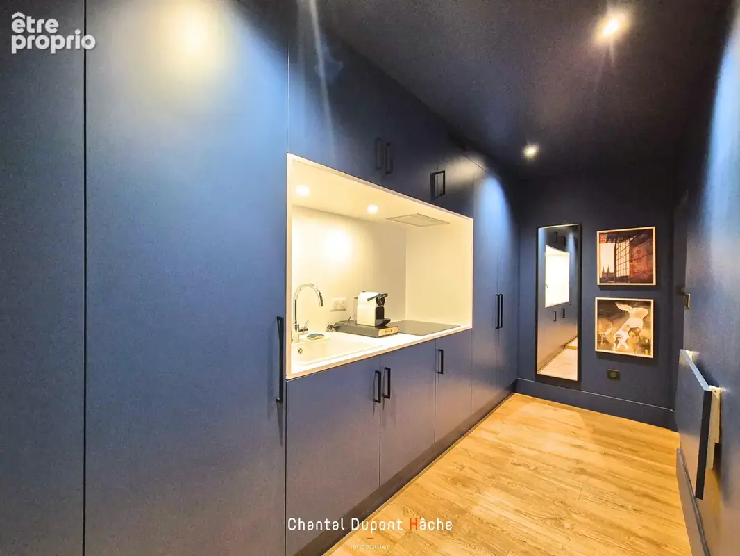 CHARTRES COEUR DE VILLE - Bel Appartement 2 pièces entièrement rénové avec gout et vendu meublé - photo 2