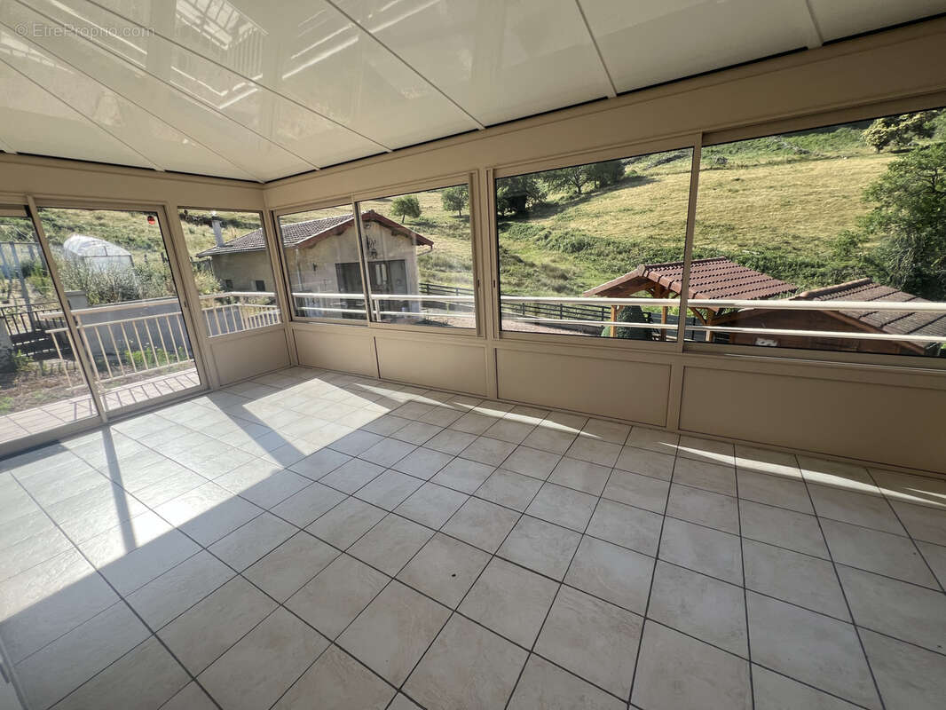 Maison à COURS-LA-VILLE