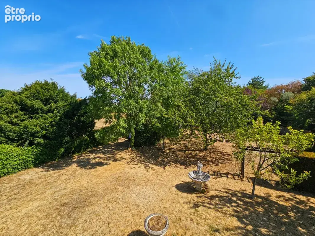 Maison familiale avec un parc arboré de plus de 4 000 m² à seulement 3 km du centre historique d'Angers - photo 10