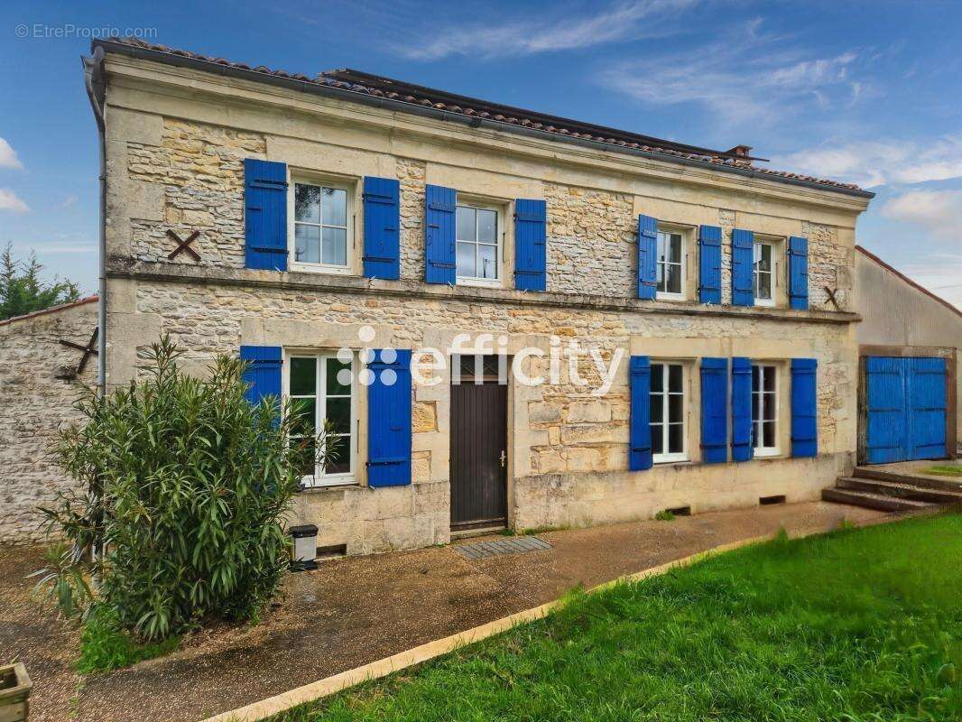 Maison à SAINT-HILAIRE-DE-VILLEFRANCHE