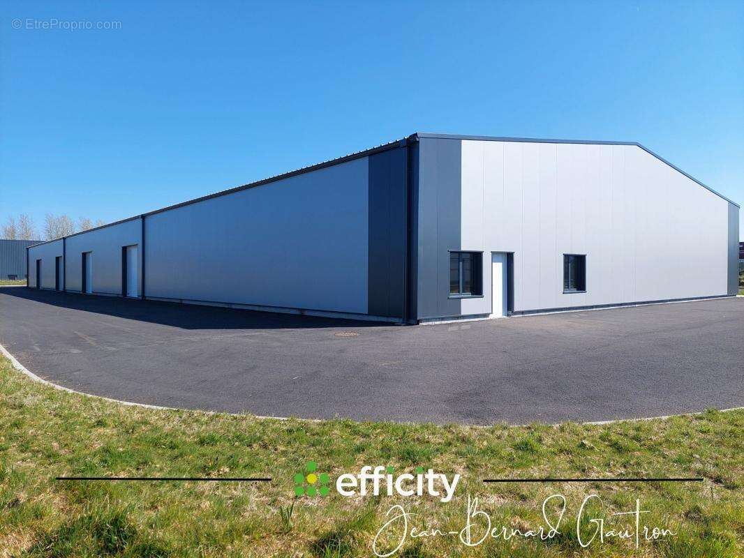 Commerce à PLOUNEVEZ-MOEDEC