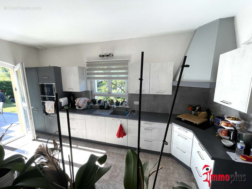SENTHEIM - Maison individuelle de 155 m2 avec 3 suites, garage double et dépendance - Belles prestations ! - photo 9