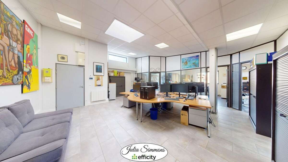 Commerce 186 m² à Bois-D'arcy  - photo 2