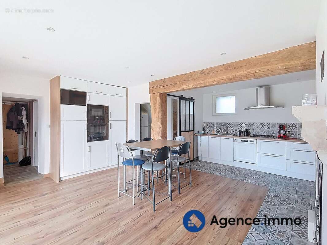 Maison à SAINT-JEAN-DE-LA-MOTTE