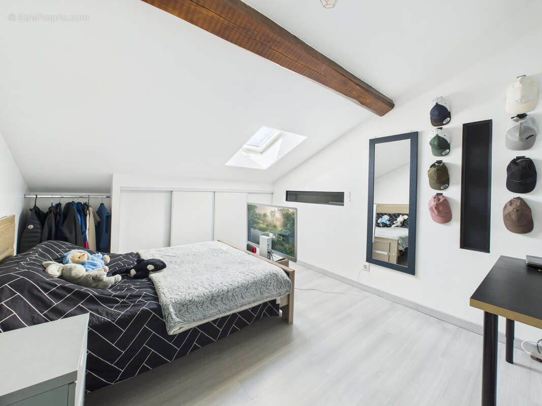 Appartement à LE CHAMBON-FEUGEROLLES