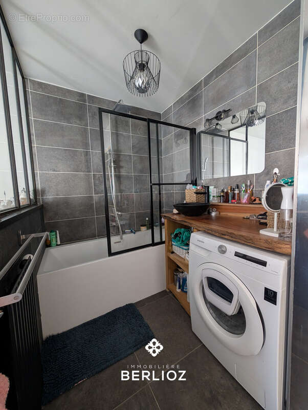 Appartement à CHALLES-LES-EAUX