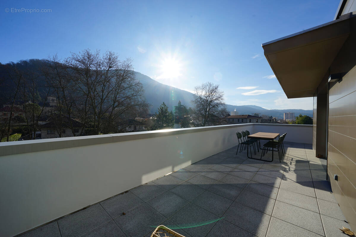 Appartement à SAINT-MARTIN-D'HERES