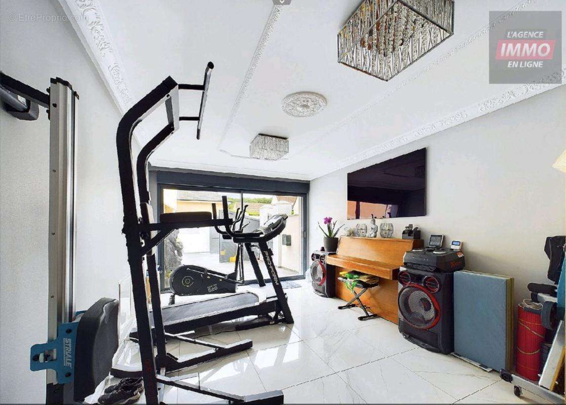 Maison 310 m² à Oissel  - photo 12
