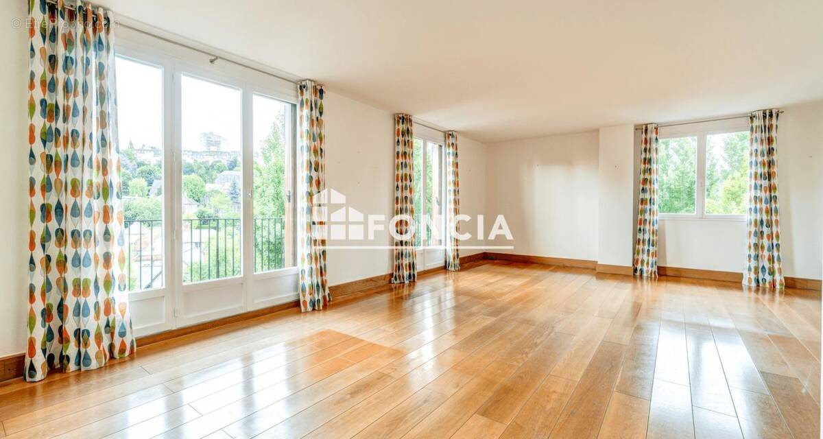 Appartement à MAREIL-MARLY