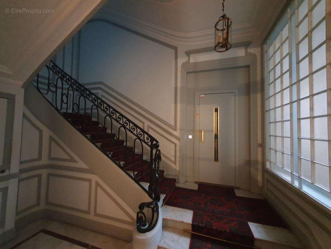 Appartement à PARIS-17E