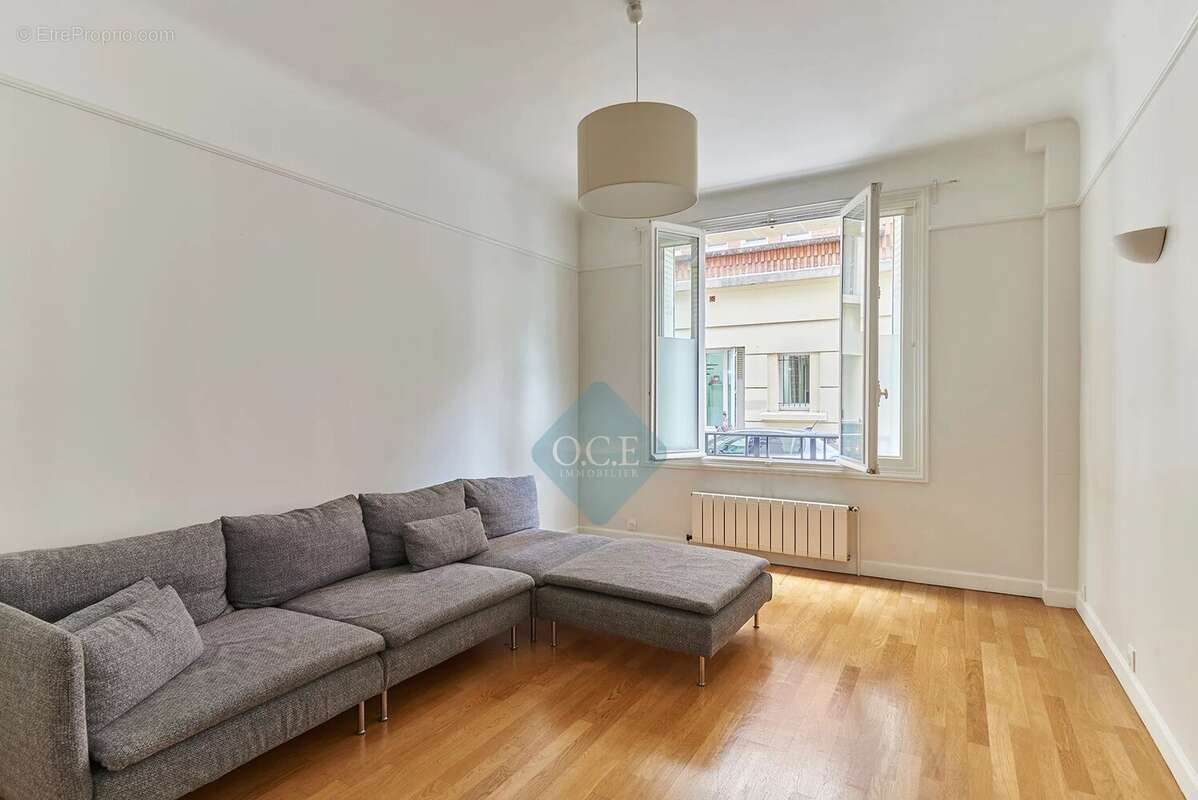 Appartement à PARIS-16E