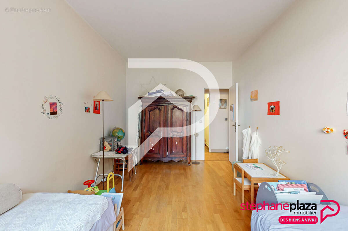 Appartement à LE MESNIL-LE-ROI