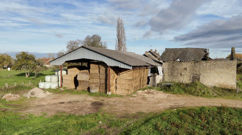 Maison à ALLUY