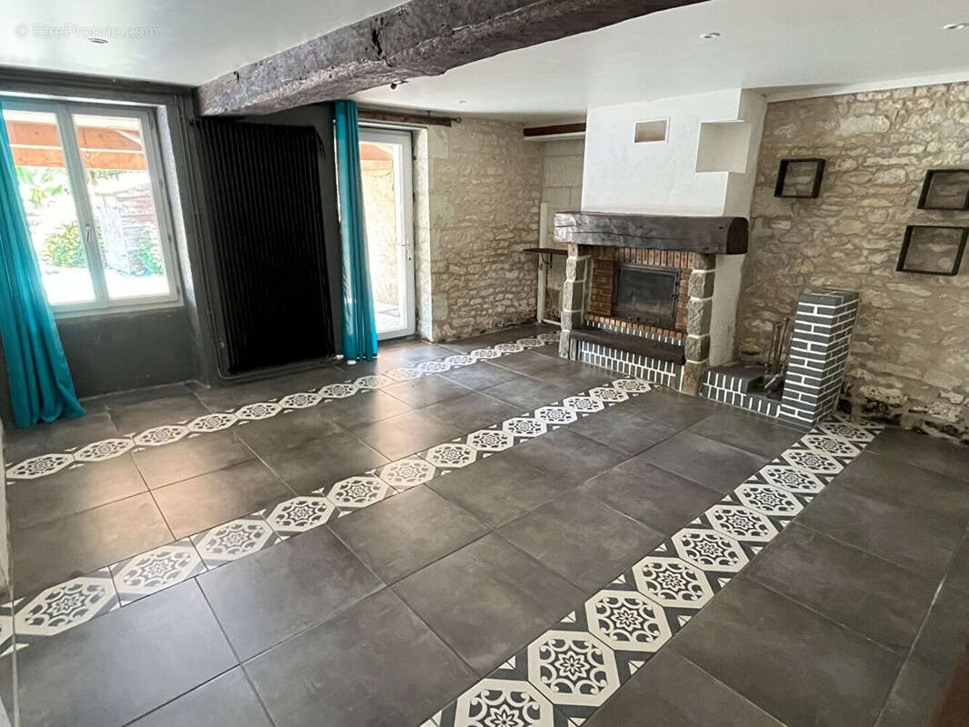 Maison à LA ROCHE-RIGAULT