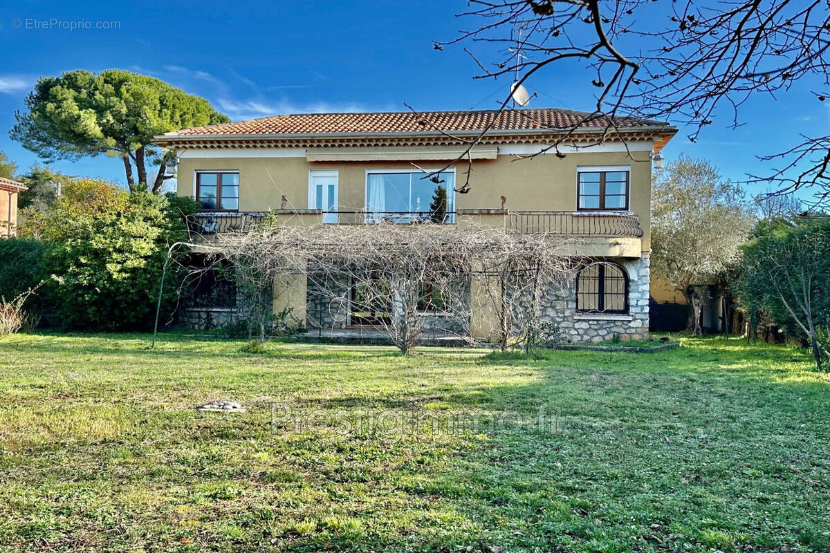Maison à ROQUEFORT-LES-PINS