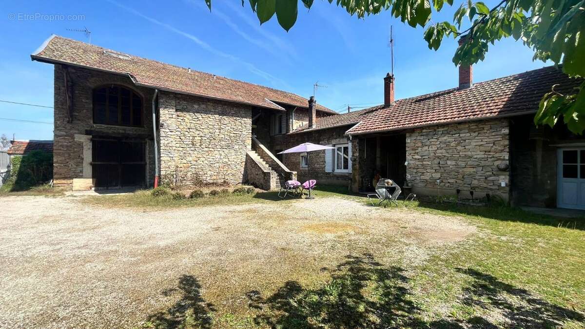 Maison à SAINT-ROMAIN-DE-JALIONAS