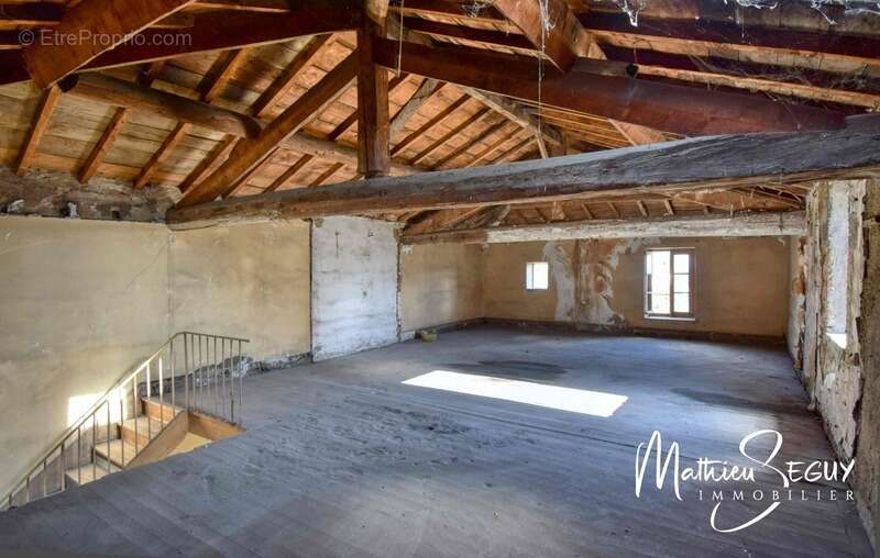 Appartement à GREZIEU-LA-VARENNE