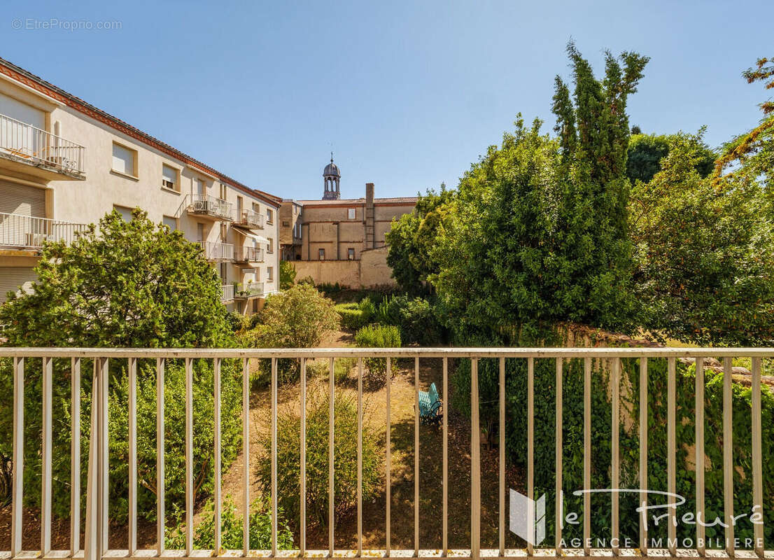 Albi centre , Appartement T2 traversant avec deux balcons, ascenseur et cellier - photo 10