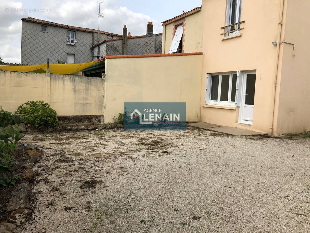 Maison à LES HERBIERS