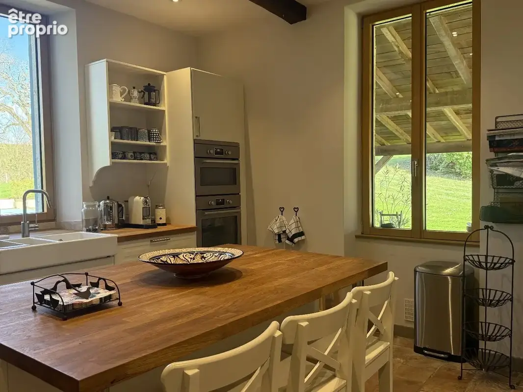 Propriété de campagne de 271m2 avec 5 chambres, piscine et 7896m2 de jardin - photo 7