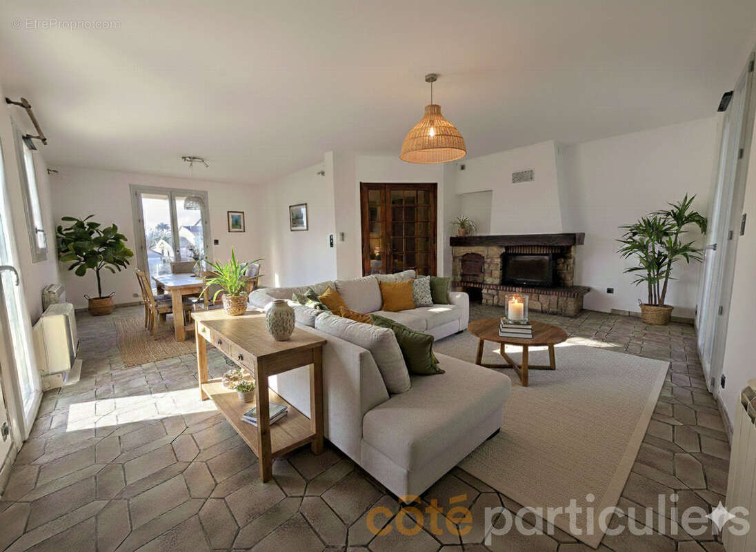 Maison à COMPS-LA-GRAND-VILLE