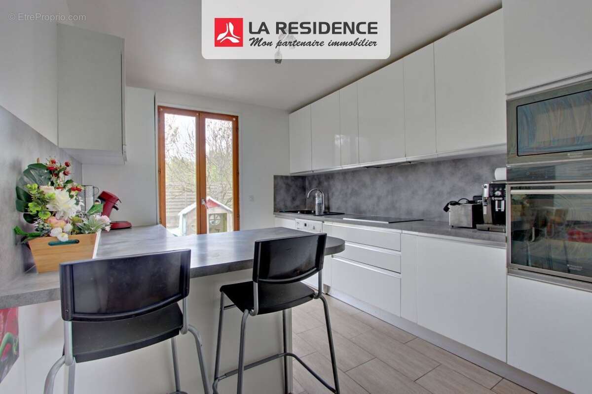 Maison à MAURECOURT