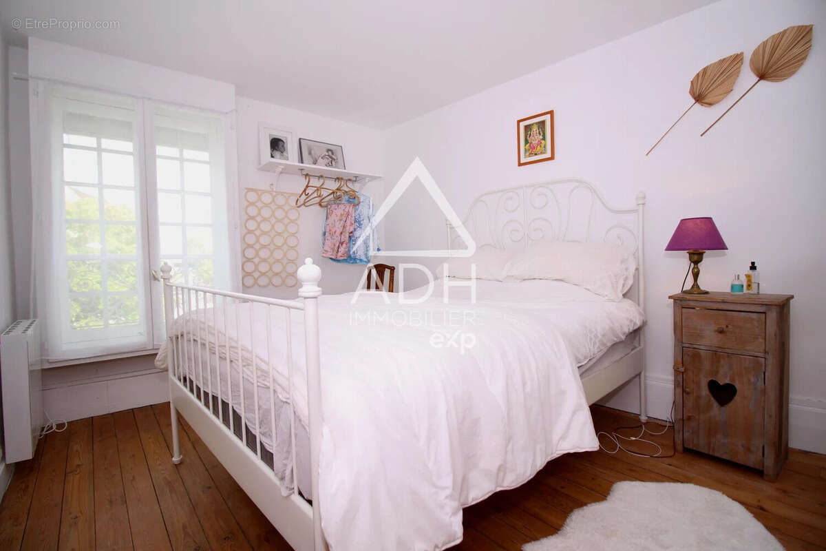 Appartement à NEAUPHLE-LE-CHATEAU