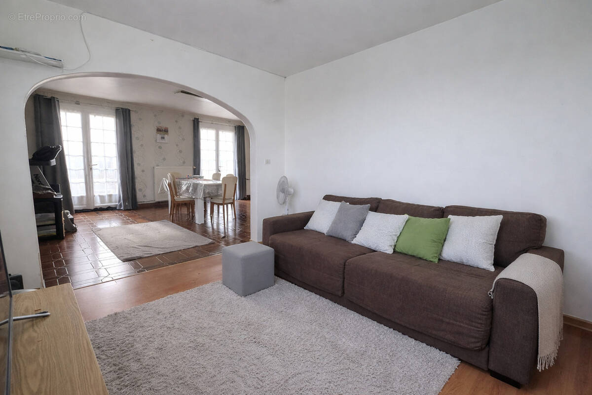 Charmante maison avec grand terrain et dépendances - photo 2