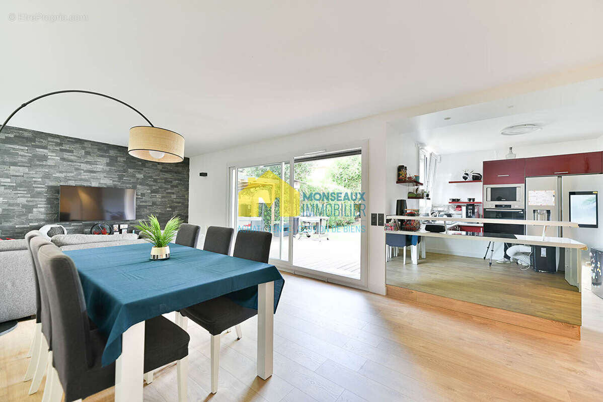 Appartement à SAULX-LES-CHARTREUX