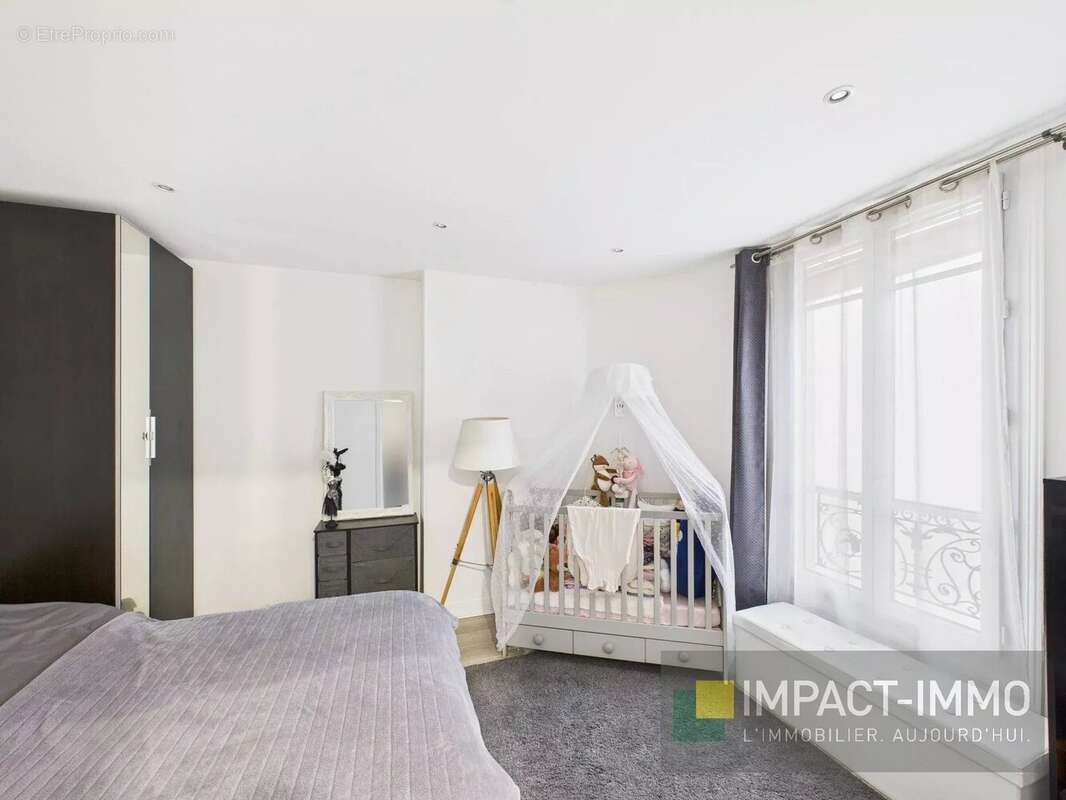 Appartement à COURBEVOIE