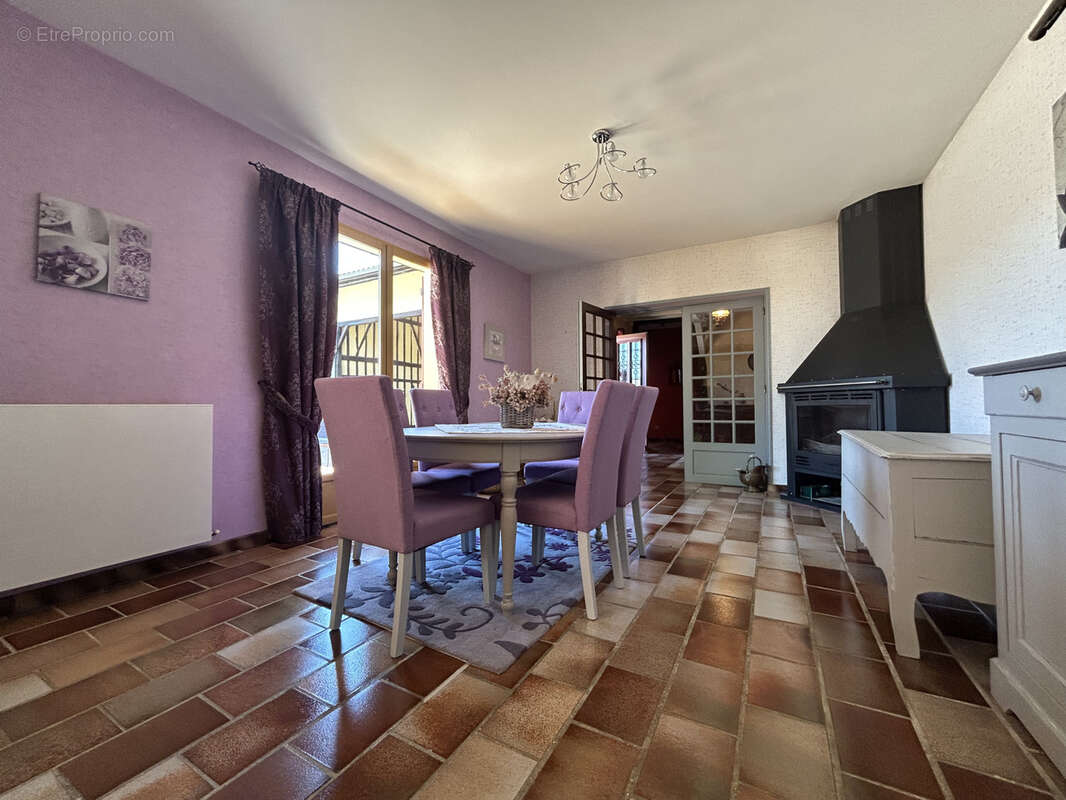 Maison à MONCETZ-L'ABBAYE