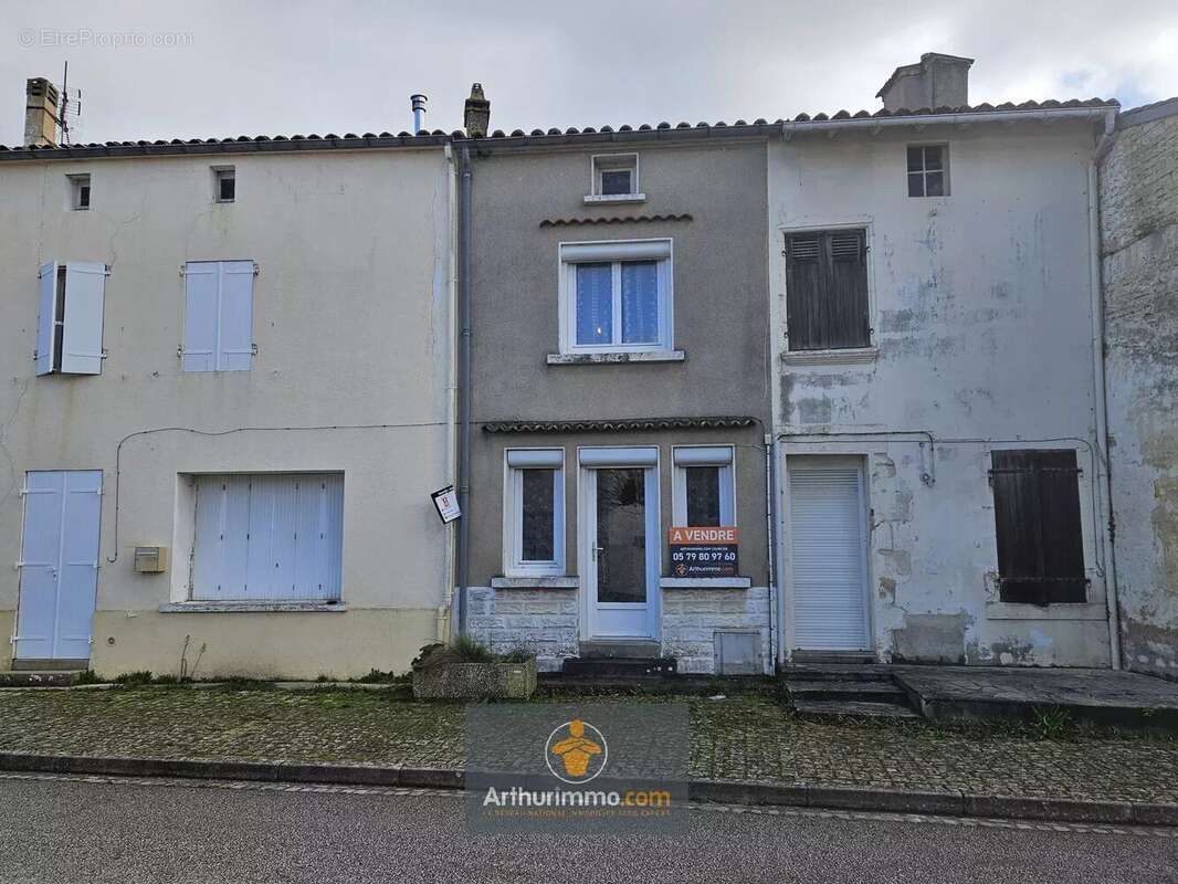 Maison à LA GREVE-SUR-MIGNON