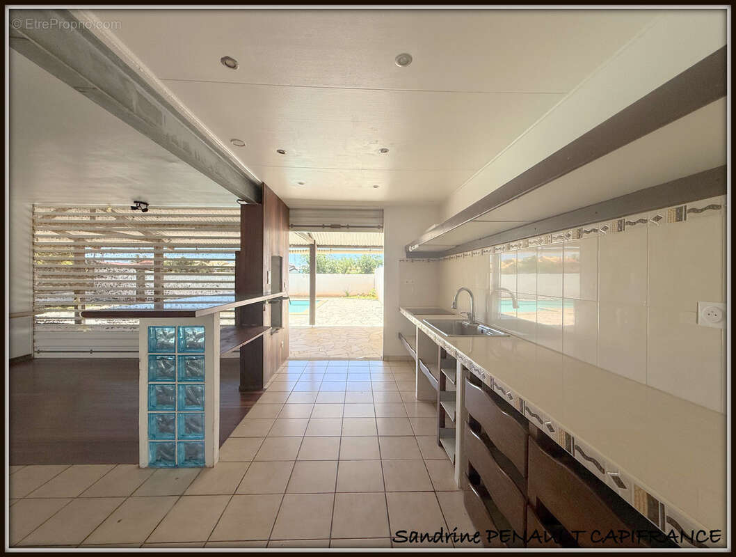 A vendre a kourou (97310) une charmante villa t6 de 120 m² - terrain de 466 m² - au prix de 390 000 € - photo 8