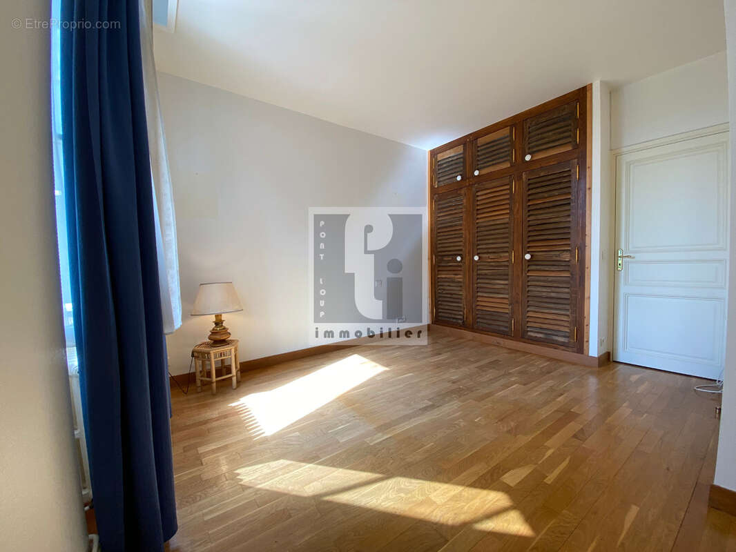 Maison à GREZ-SUR-LOING