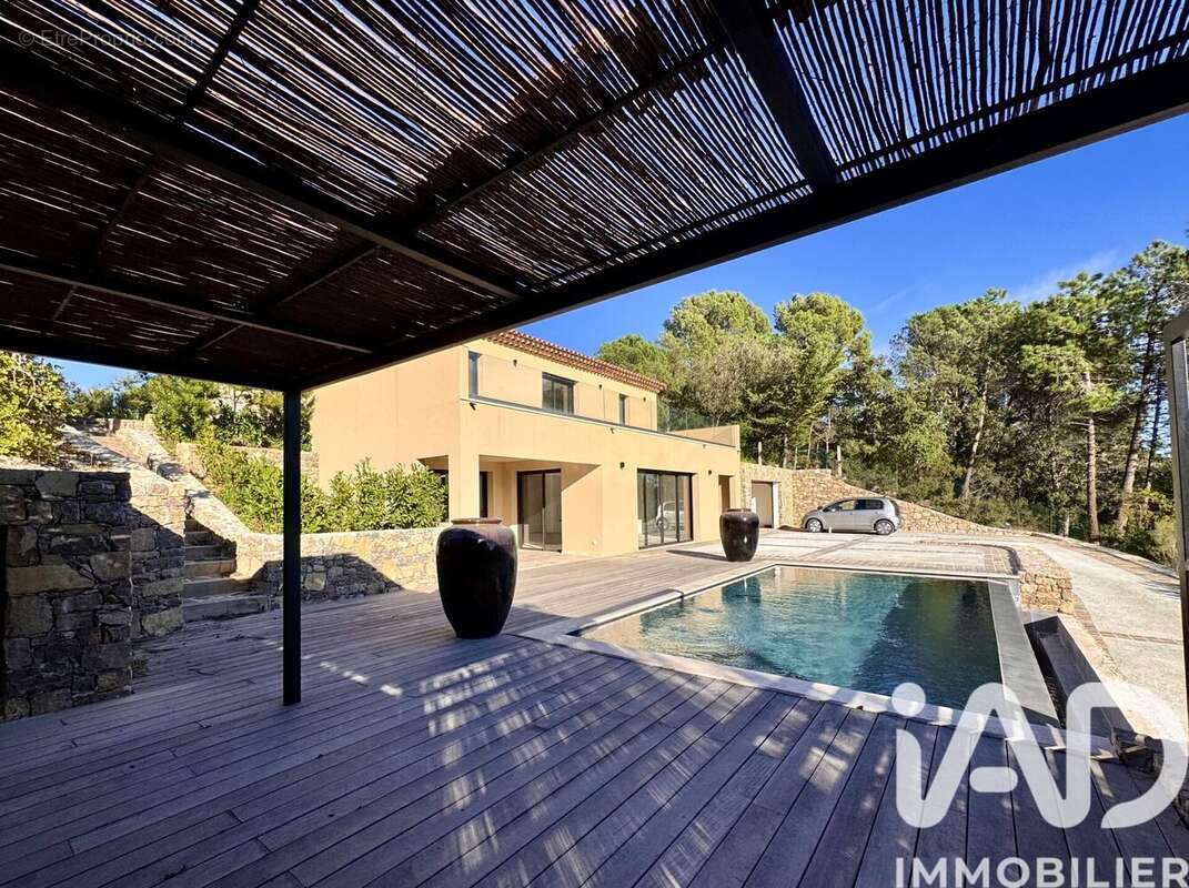 Maison 250 m² à Plan-De-La-Tour  - photo 2