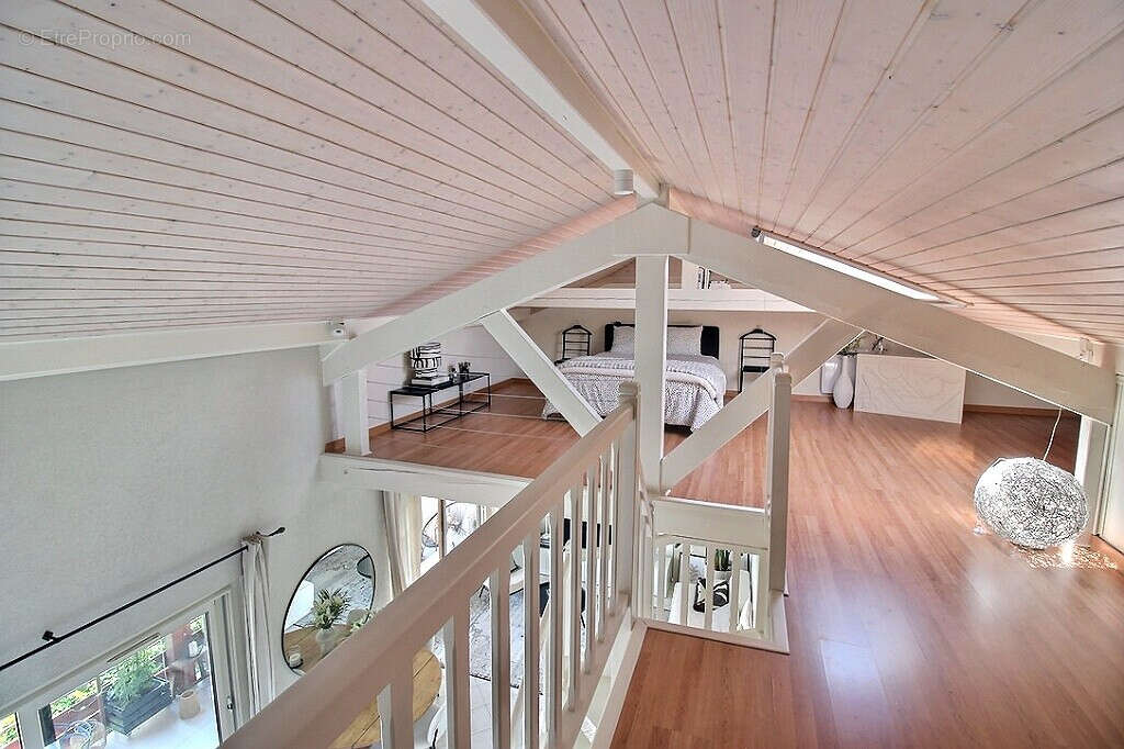 Appartement à CRANVES-SALES