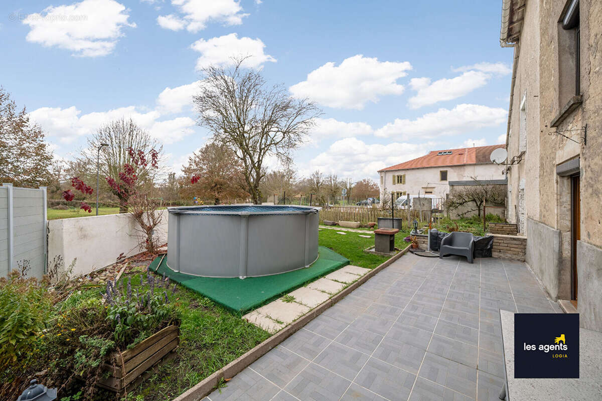 Maison à VELLE-SUR-MOSELLE