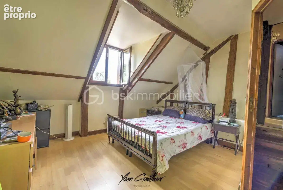 Maison ancienne pleine de potentiel avec garage double et studio aménagé - photo 17