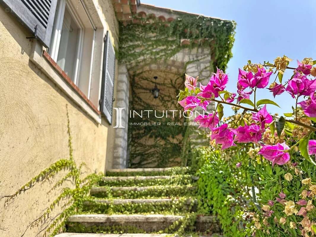 Mougins - Les Colles : Authentique villa de charme avec piscine - photo 13