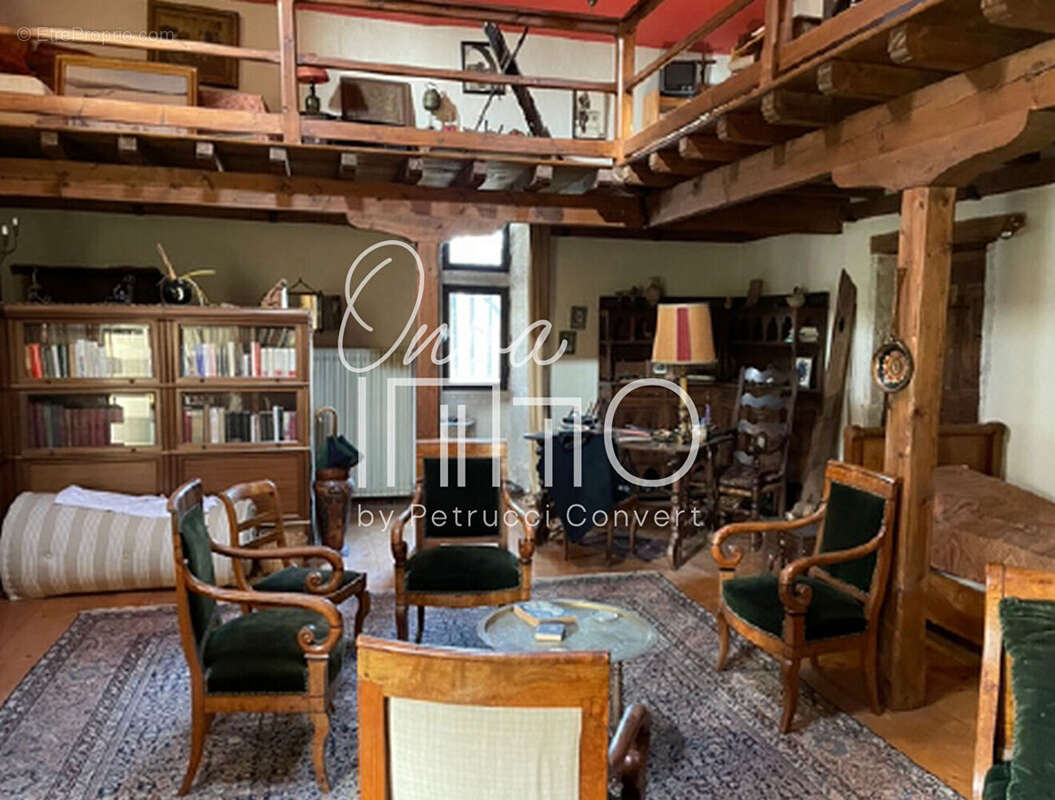 Maison à COLLONGES-AU-MONT-D&#039;OR