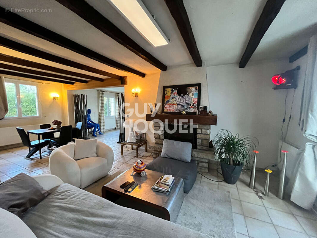 Maison à LANGROLAY-SUR-RANCE