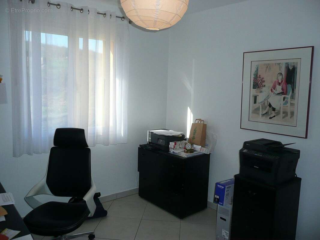 Une maison moderne plain pied avec piscine et dépendances. - Monteils - photo 12